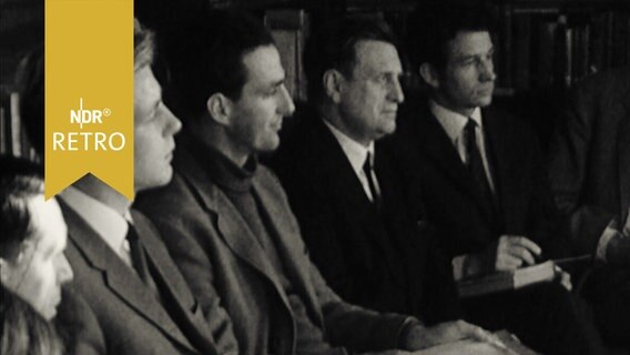 Theologen bei einer Konferenz in Bückeburg 1965  