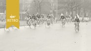 Jugendliche Radrennfahrer in Hamburg bei einem Rennen 1960  