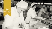 Frauen bei der Arbeit in einer Fischfabrik (1965)  