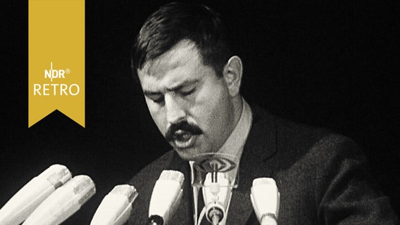 Günter Grass bei einer Rede 1965  