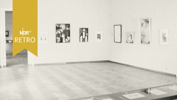 Ausstellungsraum im Landesmuseum Oldenburg 1951 mit Bildern des Expressionisten Fritz Stuckenberg  