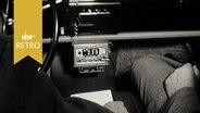 Taxiuhr (Taxameter) in einem Hamburger Taxi 1961  