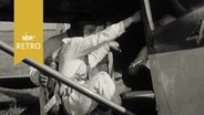 Kustflieger besteigt sein Cockpit auf einem Flugtag bei Lübeck 1961  