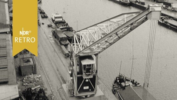 Hafenbecken mit Verladekran in Enschede (1961)  