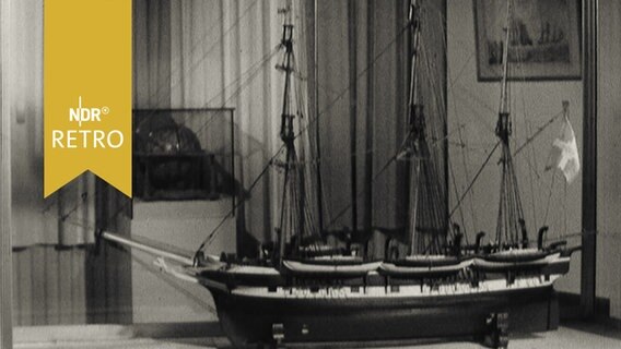 Walfangschiff in einer Ausstellung in Bremerhaven 1961  