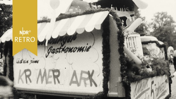 Geschmückter Wagen bei Festumzug zum Kramermarkt 1961  