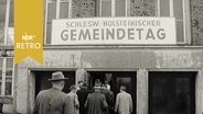 Delegierte treffen an einer Halle zum "Schlesw.-Holsteinischer Gemeindetag" ein (1961)  