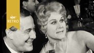 Ein Mann und eine Frau im Gespräch auf dem Pressball in Hannover 1962  