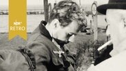 Regisseur Vittorio da Sica bei Dreharbeiten mit Maximilian Schell am Schulauer Hafen (1962)  