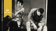 Schauspielerin und Schauspieler bei einer Szene des Polnischen Staatstheaters für Pantomime 1962  