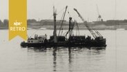 Kabelleger-Schiff auf der Elbe vor Finkenwerder im Einsatz (1962)  