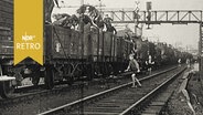 Jungs beim organisierten Kohleplündern auf einem Güterwaggon 1945/46  