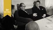 Edgar Engelhard und Alfred Kubel nebst Entourage im Gespräch (1965)  