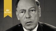 Helmut Lemke bei einem Statement (1965)  