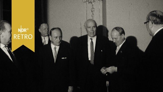 Ministerpräsident Georg Diederichs bei einem Empfang im Oldenburger Rathaus 1965  