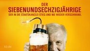 Horst Seehofer hält ein Bierglas in der Hand in der angezündetes Dynamit steckt.  