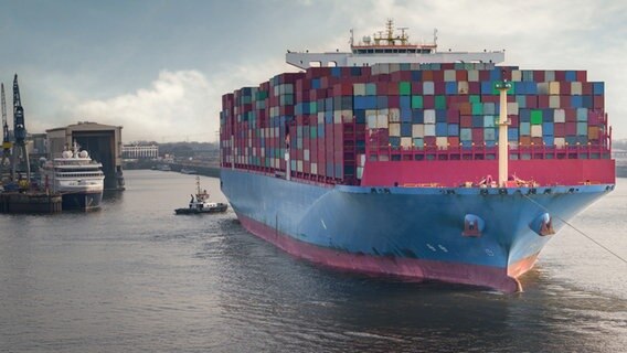 Containerschiff im Hamburger Hafen auf der Elbe. © Jonas Weinitschke / photocase.de Foto: Jonas Weinitschke