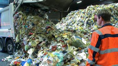 Anlieferung Gelbe Tonne-Abfall Braunschweig © © NDR/filme & consorten gbr, berlin 