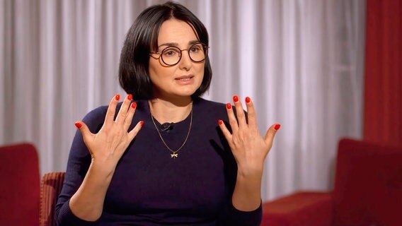 Ex-"Tatort"-Schauspielerin Mimi Fiedler: "Der Grund, warum ich öffentlich spreche ist, um diese Krankheit zu entstigmatisieren." © NDR 