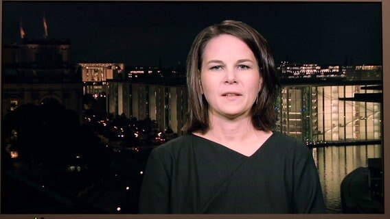 Die Bundesaussenministerin Annalena Baerbock (Bündnis'90/Die Grünen) während einer TV-Schalte. © NDR Foto: Wolfgang Borrs