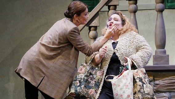 Gerit Kling und Mackie Heilmann in “Falsche Schlange” © Oliver Fantitsch Foto: Oliver Fantitsch