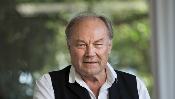 Porträtaufnahme von Klaus Maria Brandauer. © Nik Hunger 