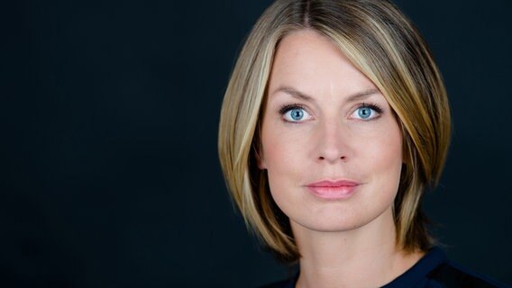Porträtfoto von Moderatorin Jessy Wellmer. © rbb/ Gundula Krause 