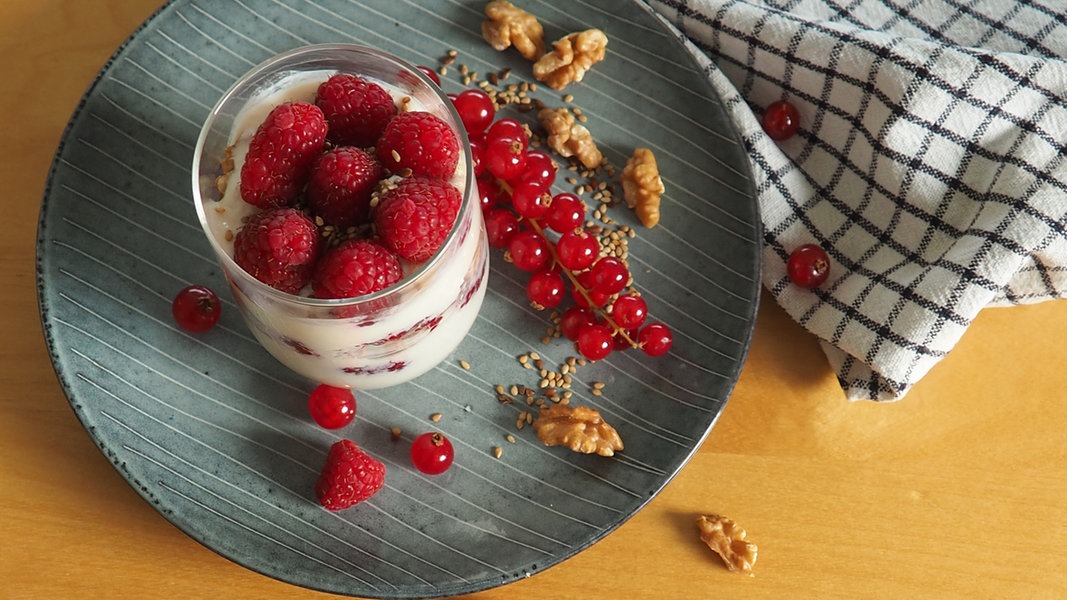 Griechischer Joghurt mit Beeren | NDR.de - Ratgeber - Kochen - Rezepte