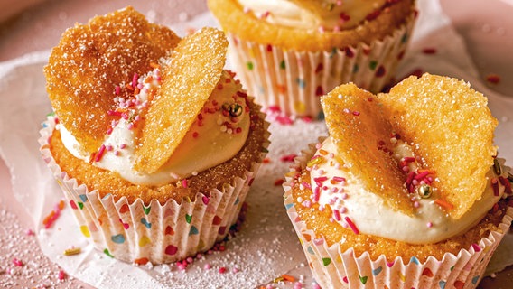 Butterfly cakes on a plate.  © EditionMichael Fischer 