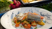 Char with baked vegetables © NDR Photo: Florian Kruck