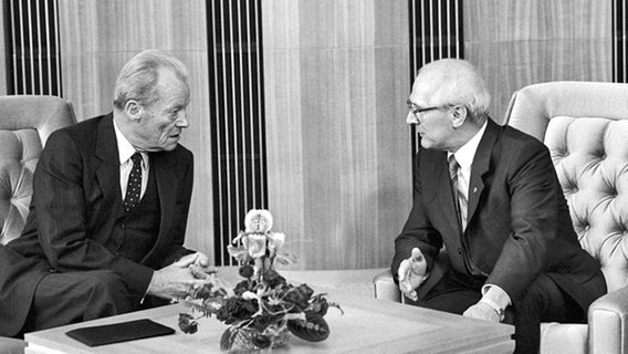 Willy Brandt und Erich Honecker 1985 © dpa - Report Foto: Chris Hoffmann
