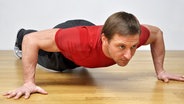 Ein Mann beim sogenannten "Planking". © Colourbox Foto: -