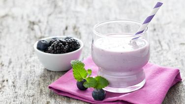 Heidelbeer-Shake © Fotolia.com Foto: Corinna Gissemann