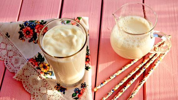 Frischer Joghurt in einem Glas © Fotolia.com Foto: scerpica