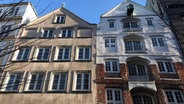Historische althamburgische Bürgerhäuser in der Deichstraße . © NDR/dm film und tv produktion 