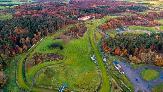 Der Teterower Bergring ist Europas größte Grasrennbahn © NDR/Populärfilm/Bergring E.V 