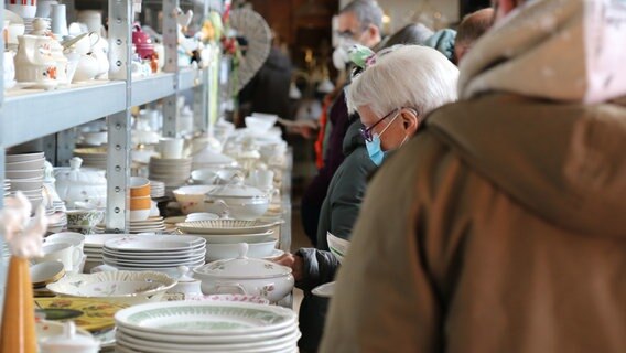 Flohmarkt: Alles ist geputzt und sortiert. © NDR/Dörte Nielsen 