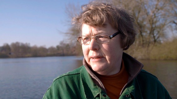 Sabine Schwarten lebt als Fischerin am Eutiner See. © NDR/produktion clipart 