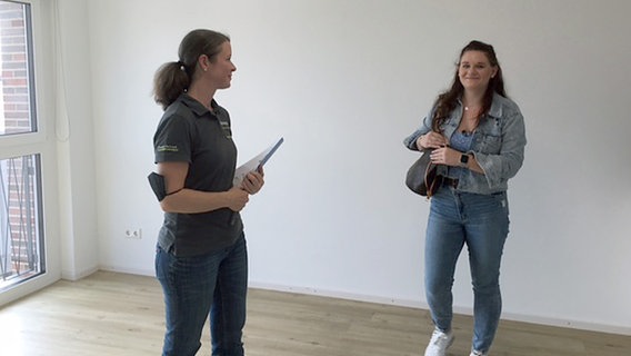 Ein unmöbliertes Zimmer mit Küchenzeile und Bad für 603,- Euro! © NDR/Seelmannfilm/Rita Knobel-Ulrich 