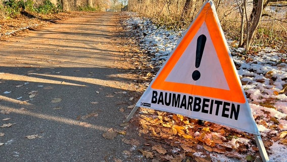 Baumarbeiten in Mühbrook bei Neumünster. © NDR / Joker Pictures 