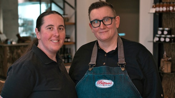 Ines und Antje Büttner in ihrem Restaurant. © NDR/Clip Film 