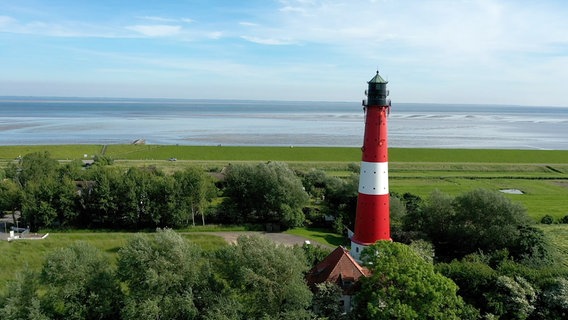 Eine der Sehenswürdigkeiten von Pellworm: der Leuchtturm der Insel. © NDR/jumpmedientv 