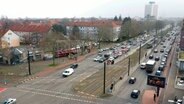 Die Vahrenwalder Straße verbindet die A2 mit der Innenstadt von Hannover und grenzt an fünf Stadtteile. © NDR/Kamera Zwei 