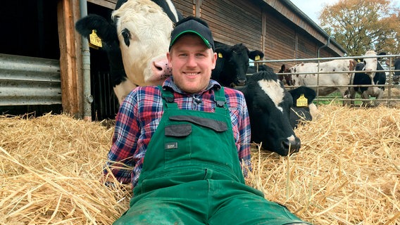 Der Stall von Sven Oles Kühen soll einen neuen Anstrich bekommen. © NDR/video:arthouse/Nora Stoewer 