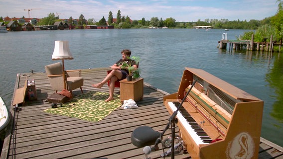 Fast alles spielt hier am, auf oder umgeben von Wasser – manchmal auch Musik. © NDR 