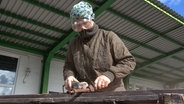 Wencke Burzlaff in ihrer Werkstatt. © NDR 