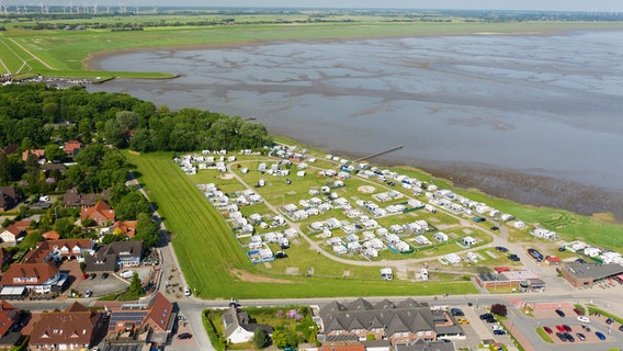 Der Campingplatz Rennweide ist klein - und deswegen sind die Plätze zu Pfingsten hoch begehrt und schnell ausgebucht. © NDR 