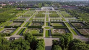 Mit einem der bedeutendsten Barockgärten Europas bietet Hannover seinen Bewohnern und Touristen aus aller Welt eine große grüne Lunge. Vor mehr als 300 Jahren wurden die Herrenhäuser Gärten als Lustwandelfläche angelegt und waren zunächst elitären Kreisen vorbehalten. © NDR 