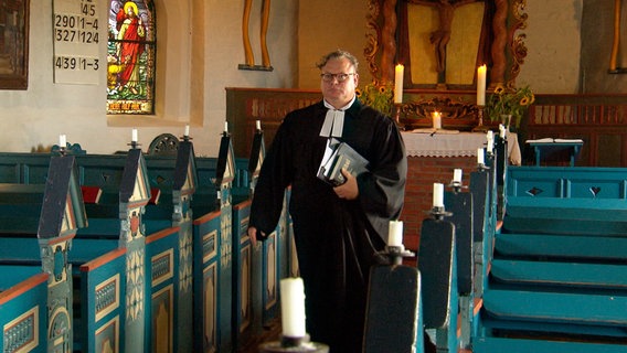 Karl Heinz Rottmann ist der Pastor auf der Hallig. © NDR 