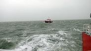 Das Lotsenversatzboot Doese im Sturm. © NDR/MIRAMEDIA GmbH 